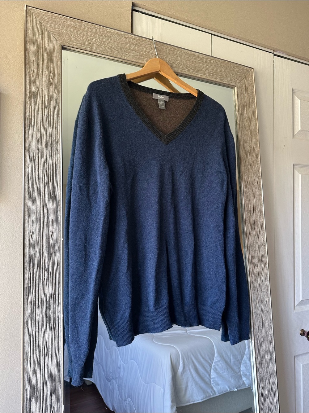 Neiman Marcus Men's 100% Cashmere Colorblock V-Neck Pullover XL Blue Brown